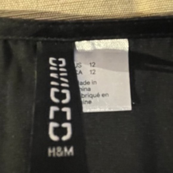 Black H&M Camisole with lace trim - size 12 - Picture 5 of 8